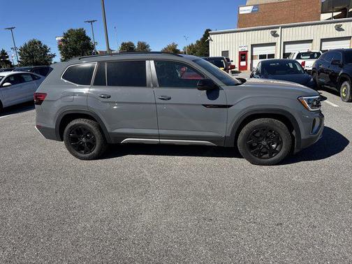 2025 Volkswagen Atlas 2.0T Peak Edition