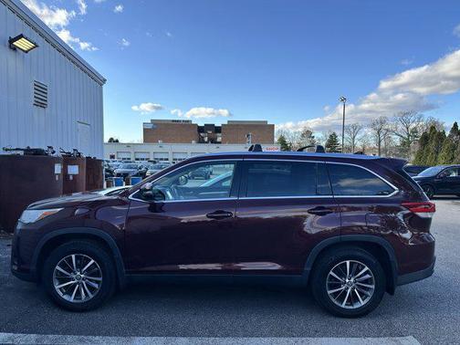 Ooh La La Rouge Mica 2019 Toyota Highlander XLE