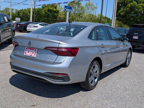 Pyrite Silver Metallic 2024 Volkswagen Jetta 1.5T SE