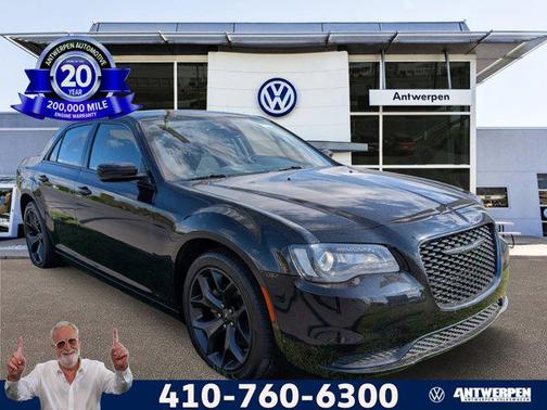 Gloss Black 2022 Chrysler 300 Touring