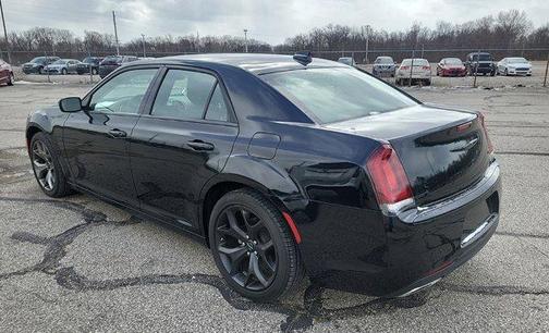 Gloss Black 2022 Chrysler 300 Touring