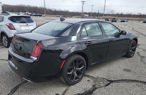 Gloss Black 2022 Chrysler 300 Touring