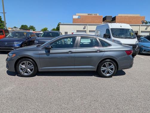 Platinum Gray Metallic 2024 Volkswagen Jetta 1.5T SE