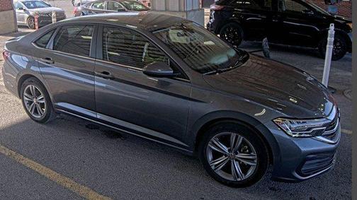 Platinum Gray Metallic 2024 Volkswagen Jetta 1.5T SE