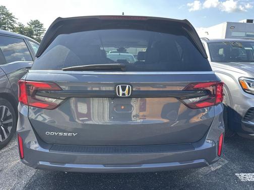 Crystal Black Pearl 2025 Honda Odyssey EX-L