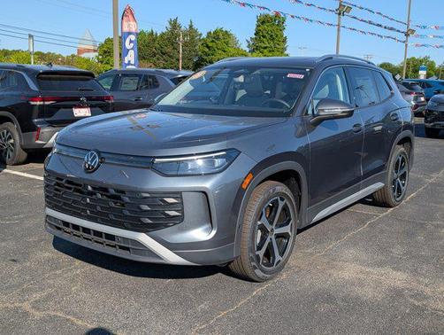 Platinum Gray Metallic 2026 Volkswagen Tiguan 2.0T SE 4MOTION