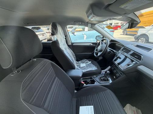 Pure White 2024 Volkswagen Tiguan 2.0T S