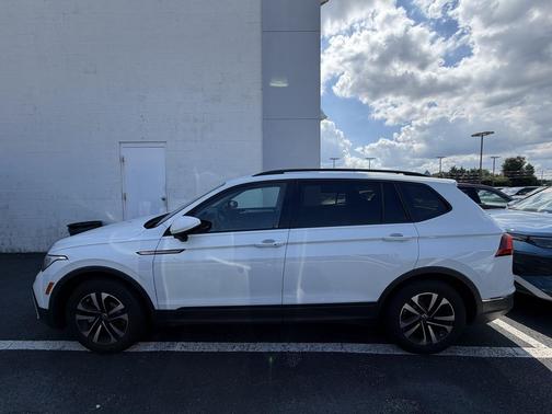 Pure White 2024 Volkswagen Tiguan 2.0T S