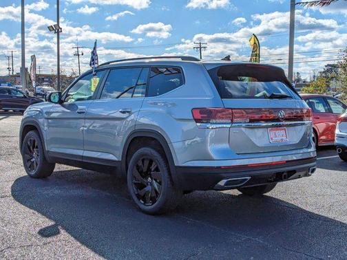 2025 Volkswagen Atlas 2.0T SE w/Technology 4MOTION