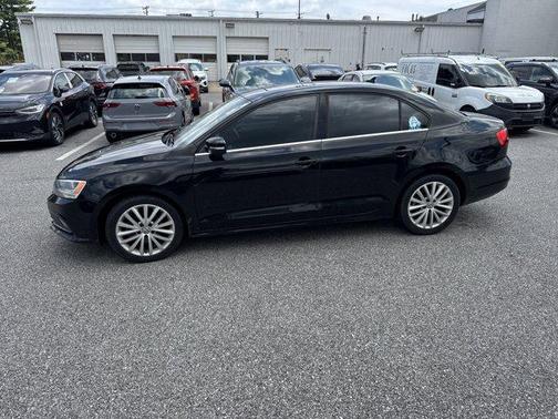 2015 Volkswagen Jetta Auto SE w/Connectivity/Navigation