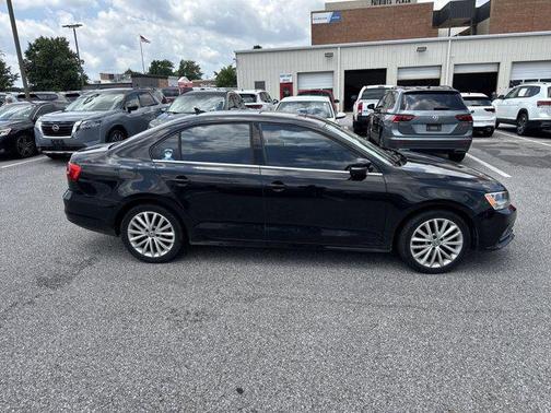2015 Volkswagen Jetta Auto SE w/Connectivity/Navigation