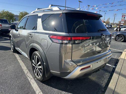 2023 Nissan Pathfinder Platinum 4WD
