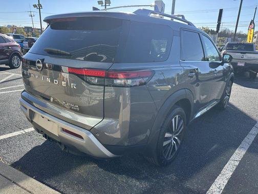 2023 Nissan Pathfinder Platinum 4WD