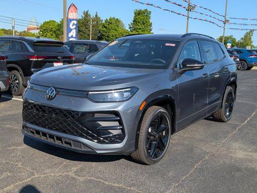 platinum gray metallic 2026 Volkswagen Tiguan 2.0T SE R-Line Black 4MOTION
