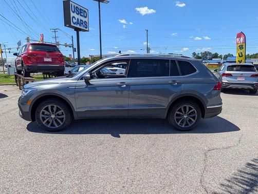 Platinum Gray Metallic 2023 Volkswagen Tiguan 2.0T SE 4MOTION