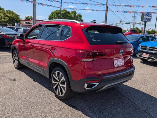 Kings Red Metallic 2022 Volkswagen Taos 1.5T SE