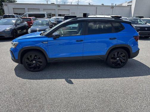2024 Volkswagen Taos 1.5T SE Black