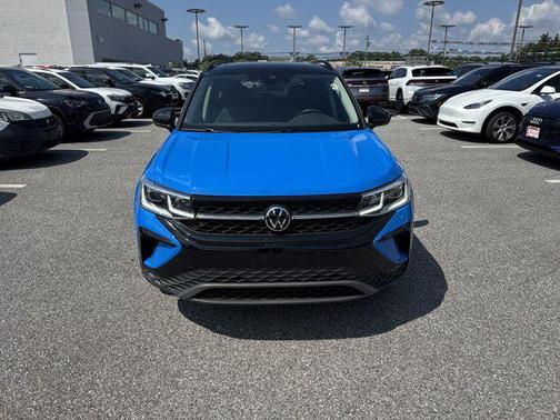 2024 Volkswagen Taos 1.5T SE Black