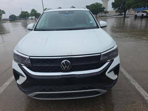 Pure White 2023 Volkswagen Taos 1.5T SE