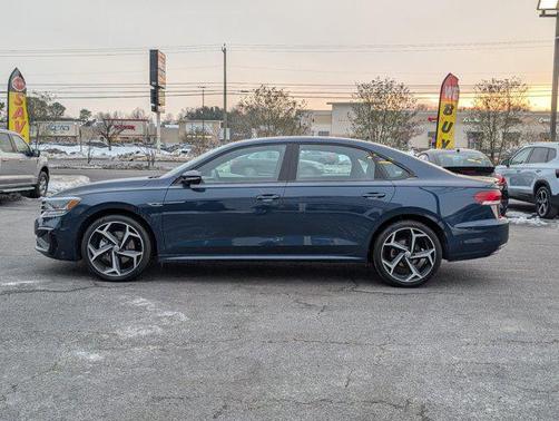 2022 Volkswagen Passat 2.0T R-Line