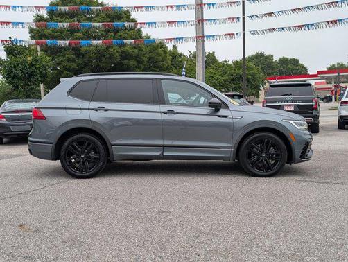 2022 Volkswagen Tiguan 2.0T SE R-Line Black