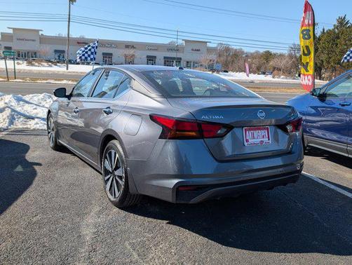 2022 Nissan Altima 2.5 SV
