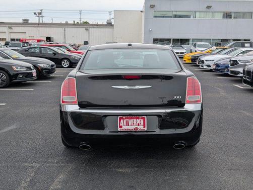 2011 Chrysler 300 Limited
