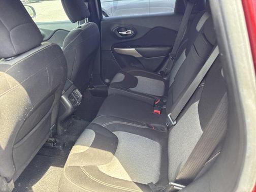 2017 Jeep Cherokee Sport