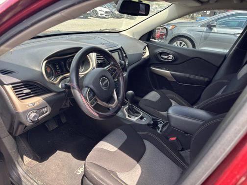 2017 Jeep Cherokee Sport