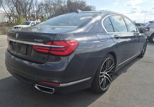 2018 BMW 740 740i
