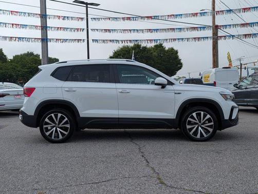 2024 Volkswagen Taos 1.5T SE