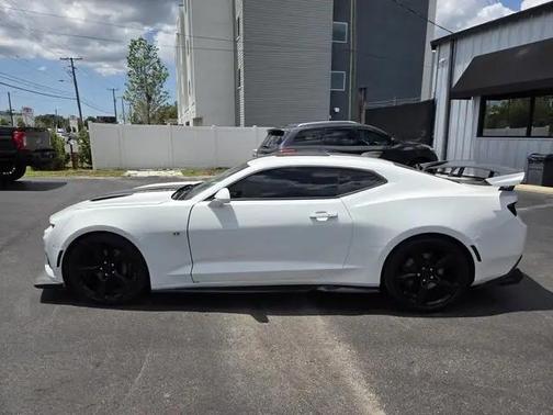 Summit White 2018 Chevrolet Camaro 2SS