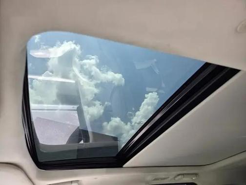 White Platinum Metallic Tri-Coat 2019 Lincoln Navigator Black Label