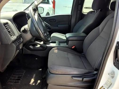 2022 Nissan Frontier S