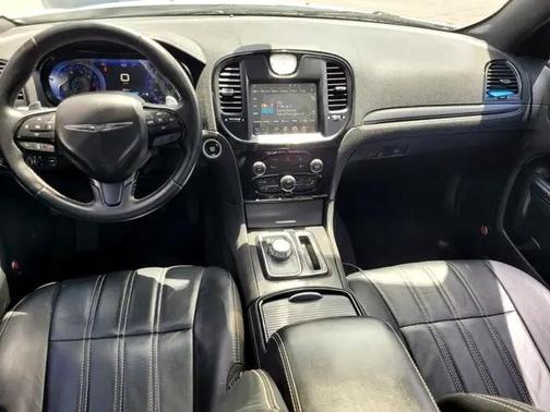 2016 Chrysler 300 S