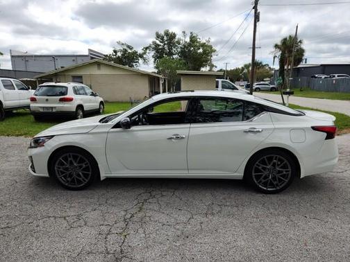 2024 Nissan Altima SR VC-Turbo FWD