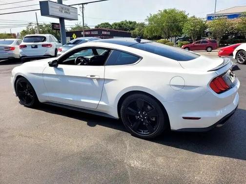 2021 Ford Mustang EcoBoost