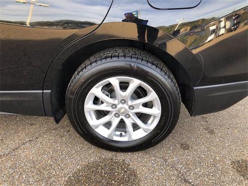 Photo 4 of 32 of 2018 Chevrolet Equinox LS