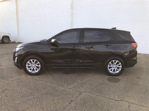 Photo 2 of 32 of 2018 Chevrolet Equinox LS