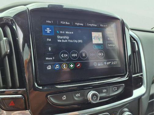 Silver Ice Metallic 2021 Chevrolet Traverse LT Cloth