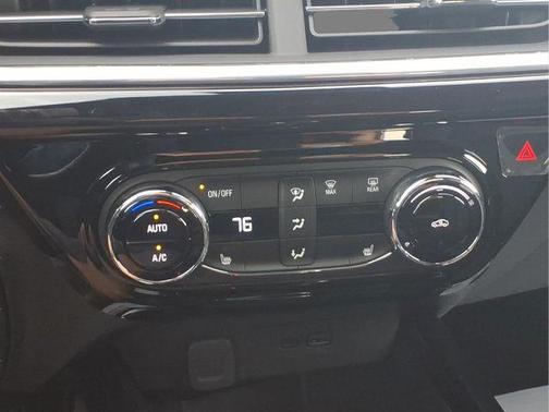 Mosaic Black Metallic 2026 Chevrolet Trax FWD 2RS