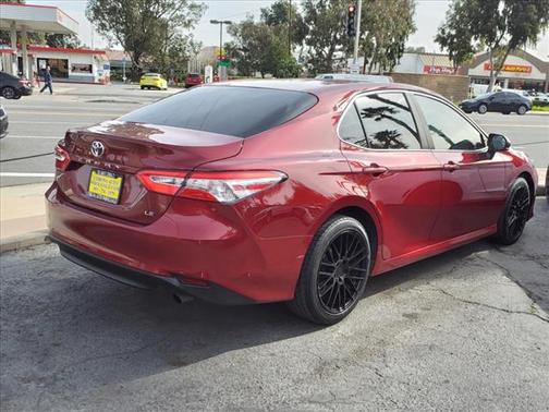 Photo 3 of 13 of 2018 Toyota Camry LE