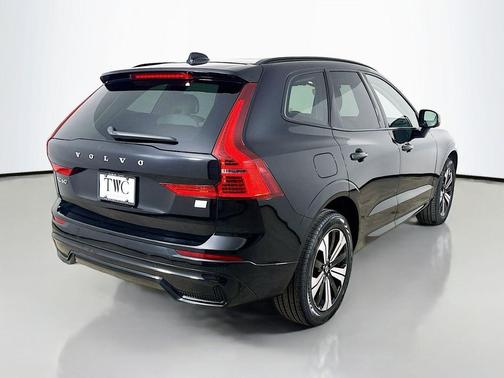 Onyx Black Metallic 2024 Volvo XC60 Recharge Plug-In Hybrid T8 Core Dark Theme