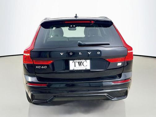 Onyx Black Metallic 2024 Volvo XC60 Recharge Plug-In Hybrid T8 Core Dark Theme