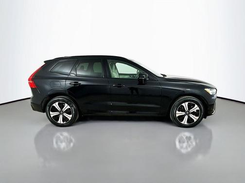 Onyx Black Metallic 2024 Volvo XC60 Recharge Plug-In Hybrid T8 Core Dark Theme