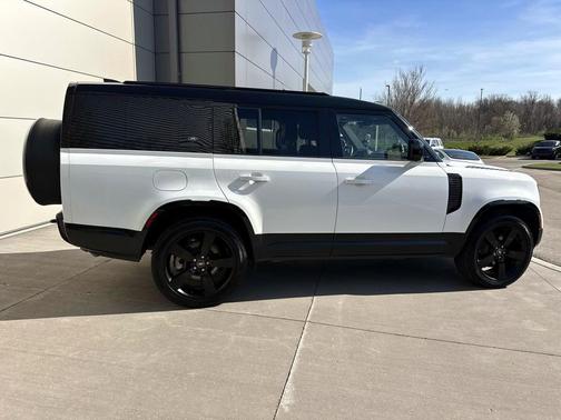 Fuji White 2024 Land Rover Defender 130 P400 X-Dynamic SE