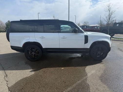 2024 Land Rover Defender 130 P400 X-Dynamic SE