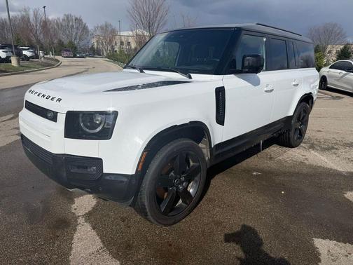 2024 Land Rover Defender 130 P400 X-Dynamic SE