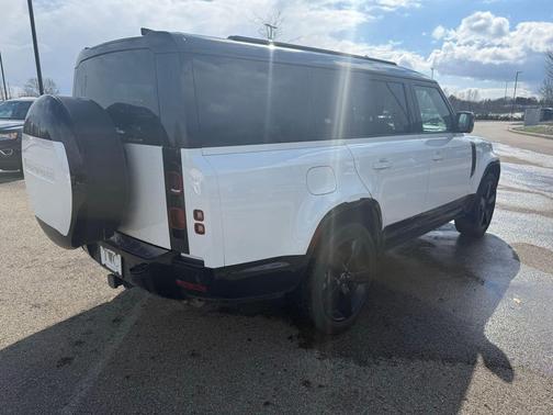 2024 Land Rover Defender 130 P400 X-Dynamic SE