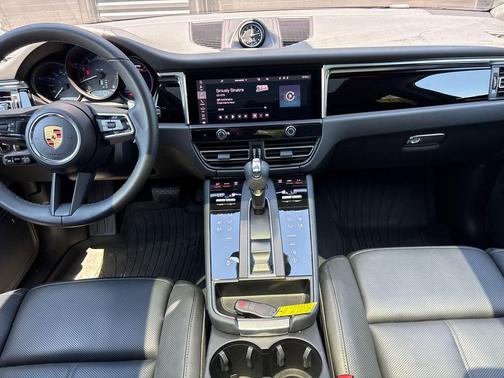 Dolomite Silver Metallic 2025 Porsche Macan Macan